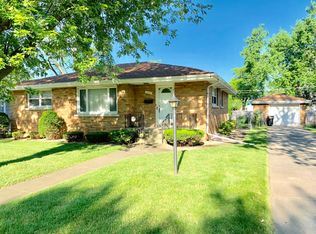 1382 Cook Blvd, Bradley, IL 60915
