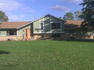 2400 Patterson Lake Rd, Pinckney, MI 48169