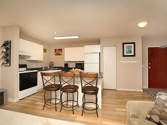5th image of 118 S Washington St #235-1