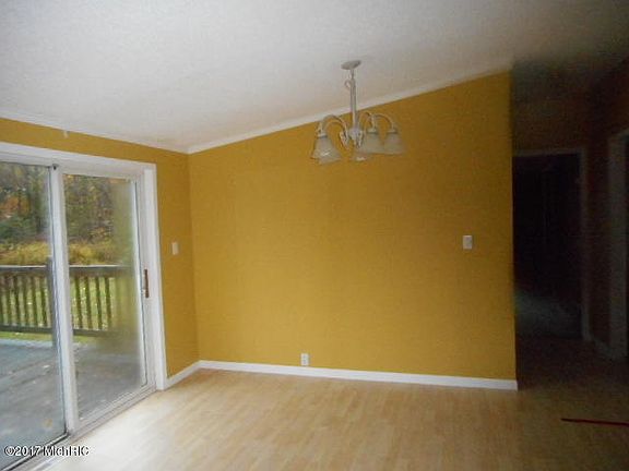 5th image of 40643 Riverdale Dr