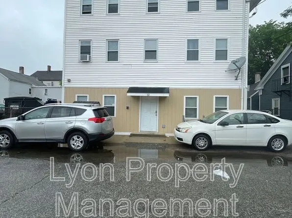 12 Clark Ct, Woonsocket, RI