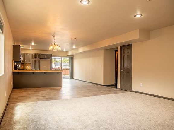 4th image of 1011 Bluff St