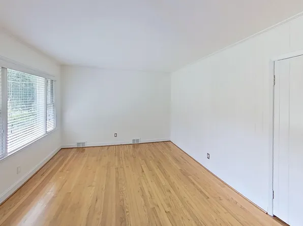 60 Glenwood St, Winston Salem, NC 27106