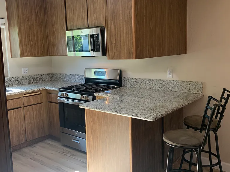 6338 N Maroa Ave — Photo 9
