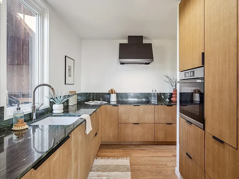 540 Dwight Pl — Photo 33