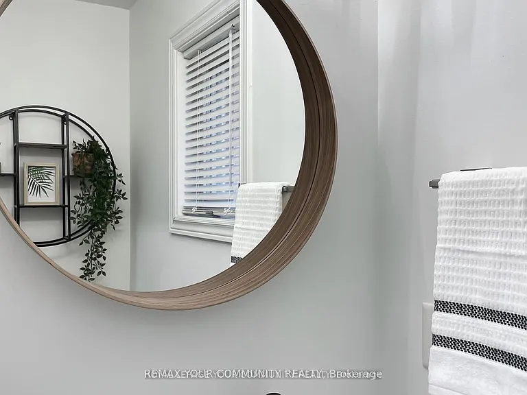 52 Four Seasons Cres — Photo 17