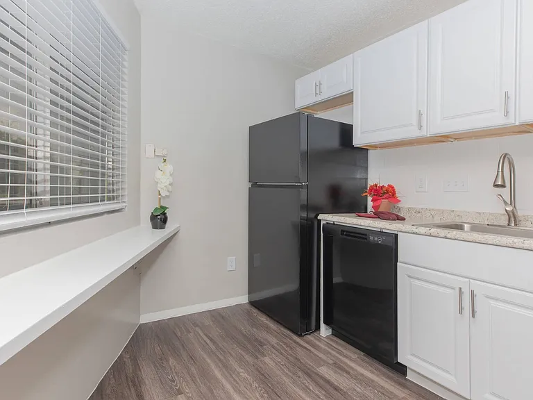 Arbor Trails Apartment Homes — Photo 1