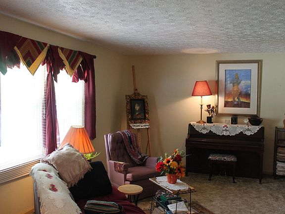 4th image of 408 Edgewood Dr