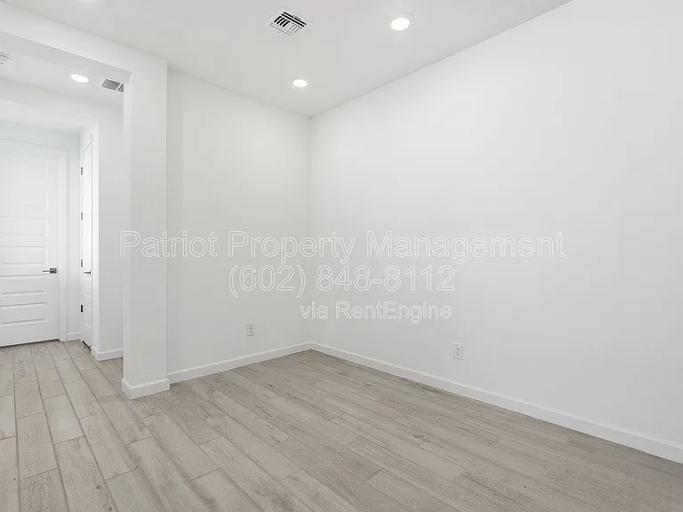 7404 W Buckhorn Trl — Photo 4