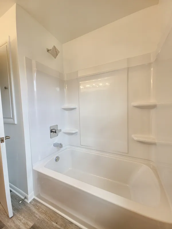 2 bed, 1.0 bath, 977 sqft, $1,750 — Photo 2