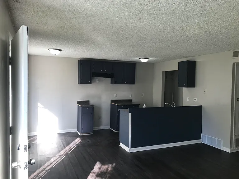 48 S Bristol Rd — Photo 11