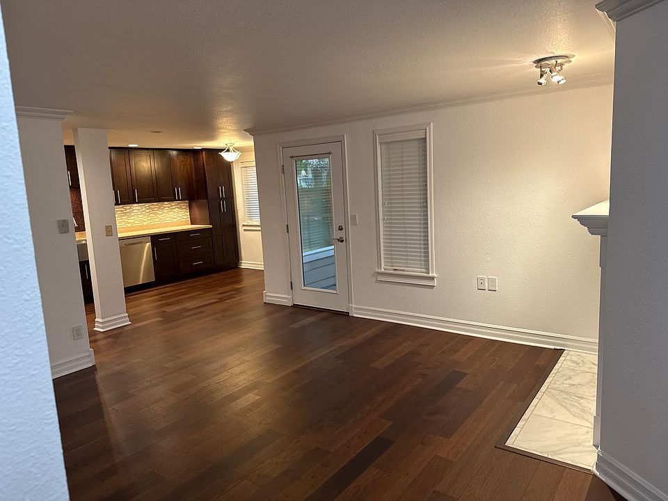 1st image of 4316 W Lake Sammamish Pkwy SE APT 103