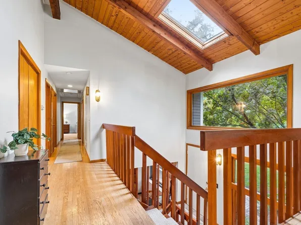 10 Lowell Dr, Stow, MA 01775