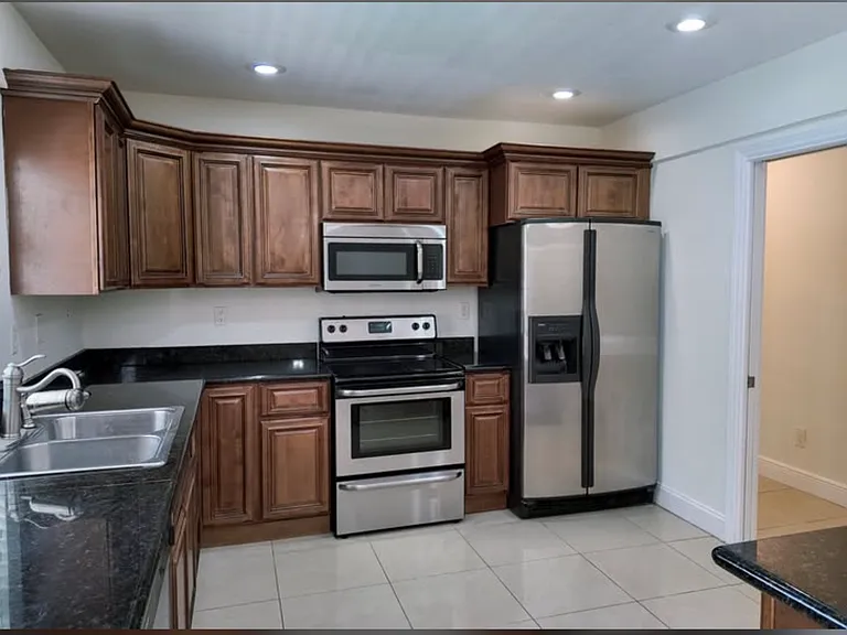 17500 SW 90th Ave — Photo 4