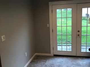 96 Dracut Ave, Waterbury, CT 06704