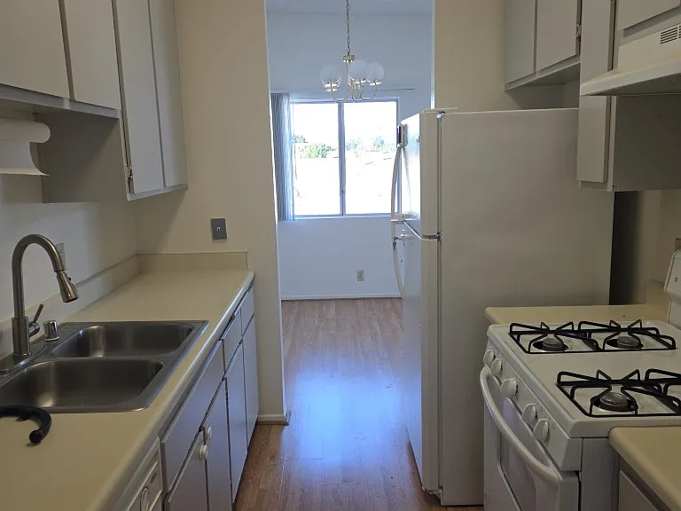 13561 Moorpark St — Photo 4