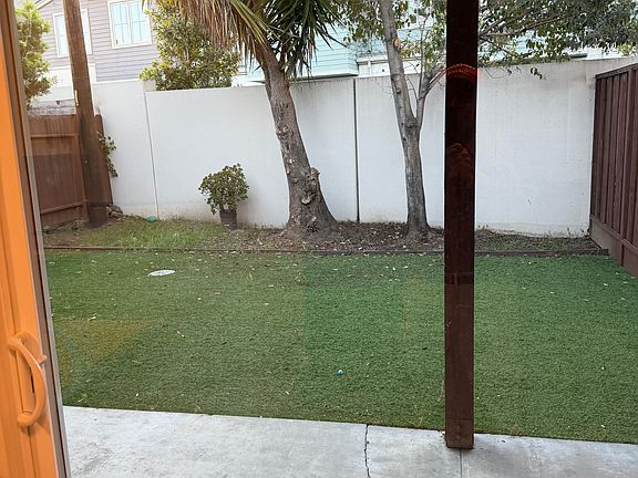 5th image of 904 Toyon Dr APT 1