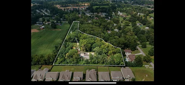 5 bed, 2650 sqft, $3,300 — Photo 2