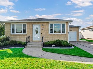 34 Helenbrook Ln, Depew, NY 14043