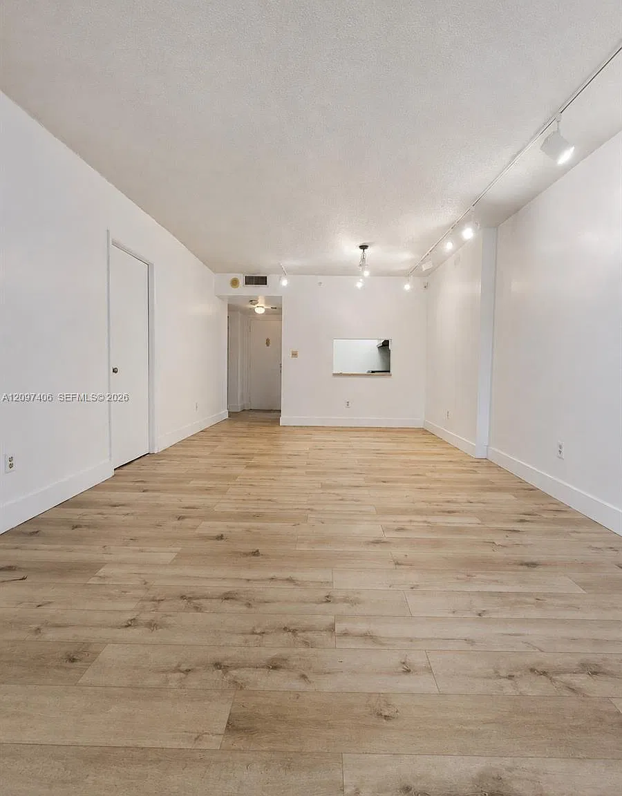 Greenwich Ph I Condo — Photo 3