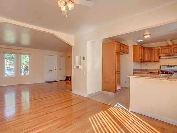 3rd image of 1221 N San Pedro St