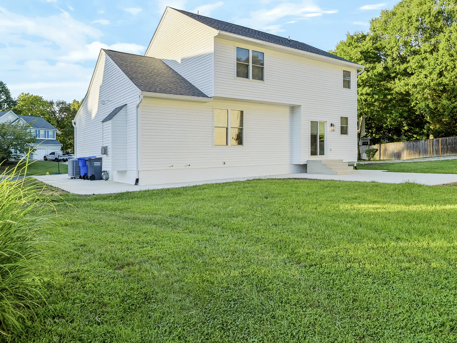 3 bed, 2.5 bath, 1824 sqft, $3,300 — Photo 2