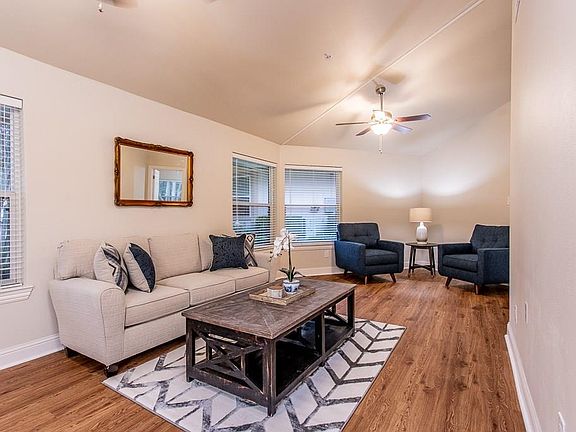 4th image of 550 E Ann Arbor Ave #23