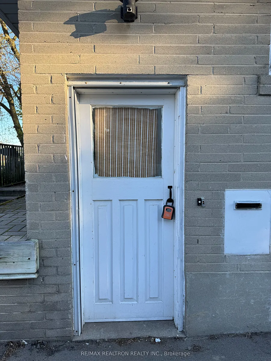 Building Photo - 10500 Bayview Ave #1