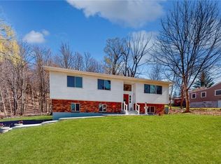 106 Gold Rd, Poughquag, NY 12570