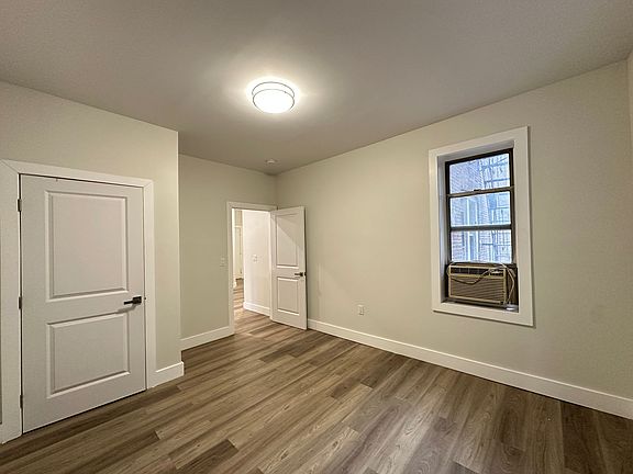 4th image of 19 Gifford Ave #25E