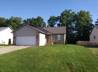 5471 Pear Tree Dr, Burton, MI 48519