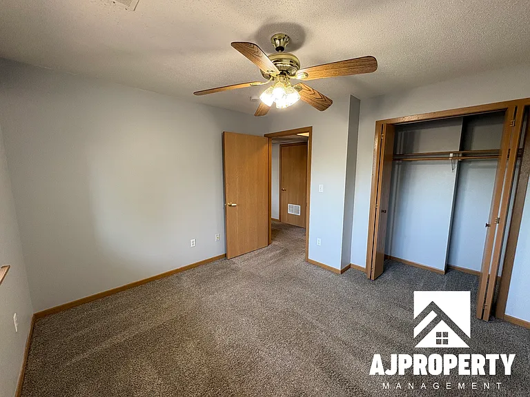 1000 S Summit Ave #7 — Photo 13