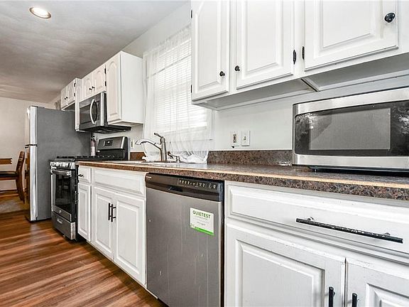 5th image of 386 New York Ave