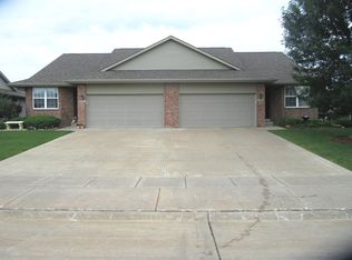 5363 Red Fox Rd, Bettendorf, IA 52722