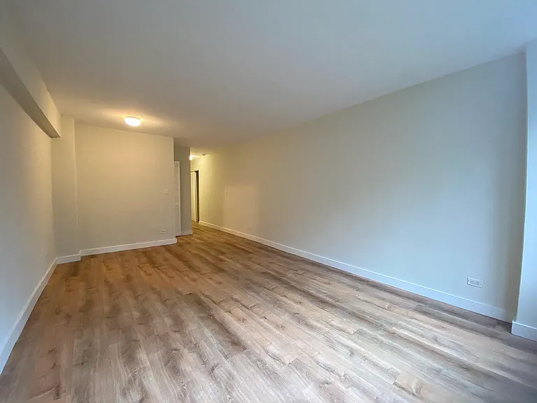 340 E 51st St #7B — Photo 2