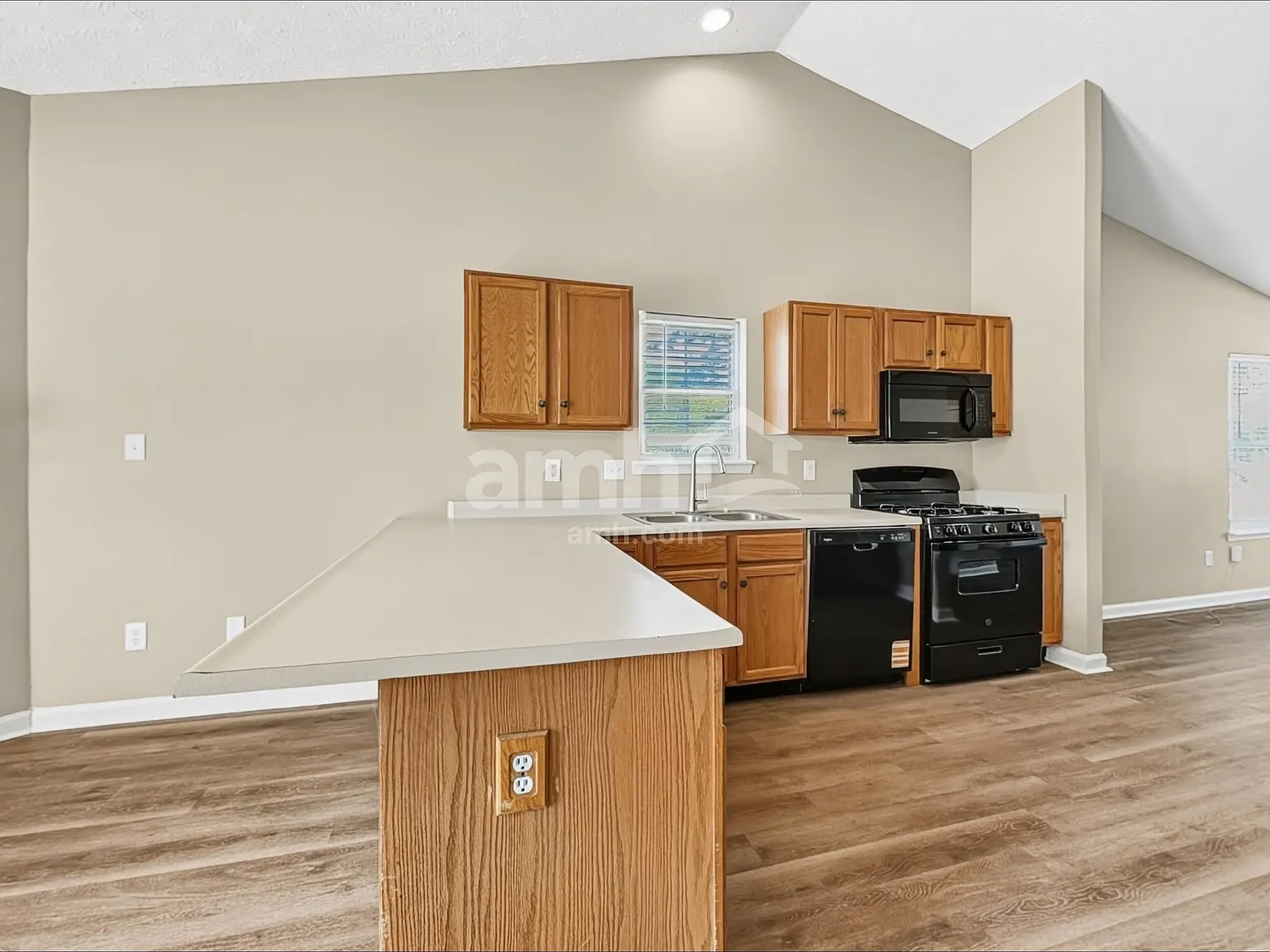 3 bed, 2.0 bath, 1407 sqft, $1,795 — Photo 4