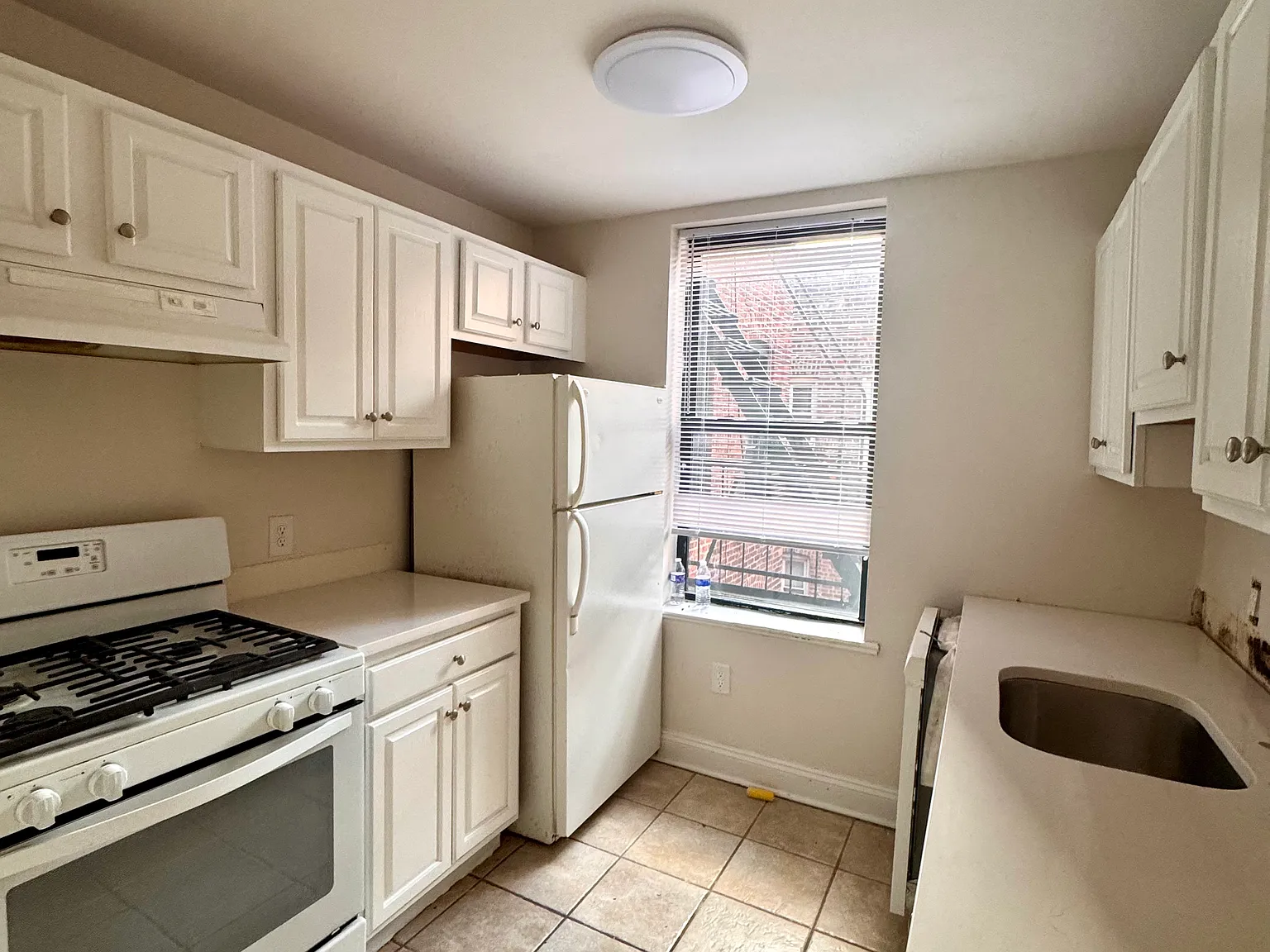 140 Virginia Ave — Photo 2