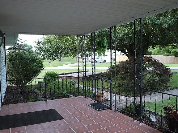 5th image of 341 Evergreen Hills Rd