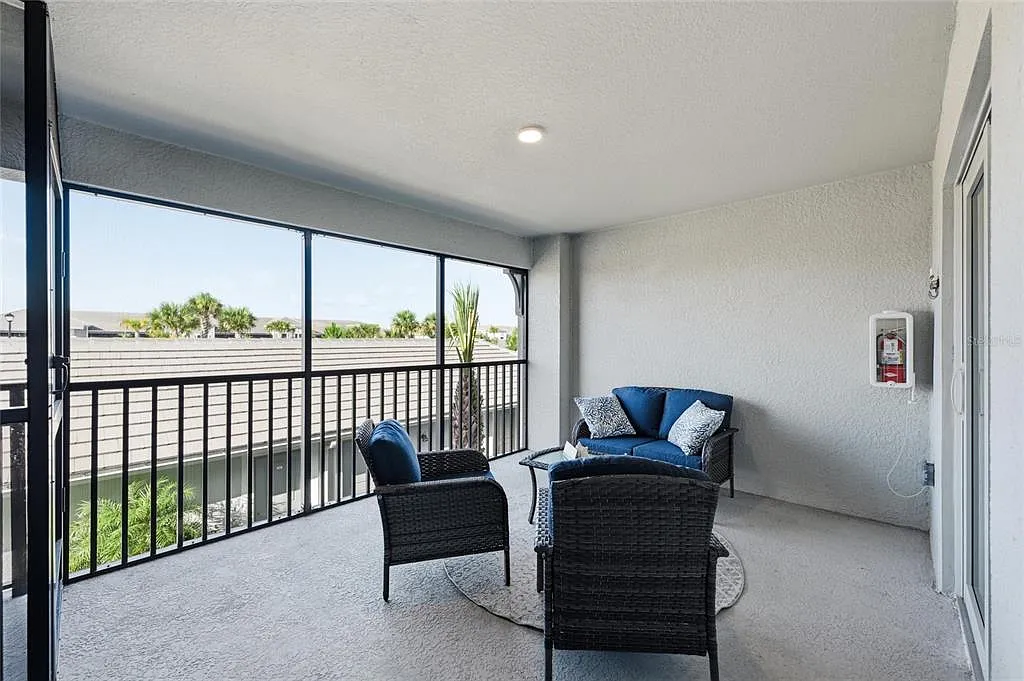 2 bed, 2.0 bath, 1355 sqft, $3,500 — Photo 2