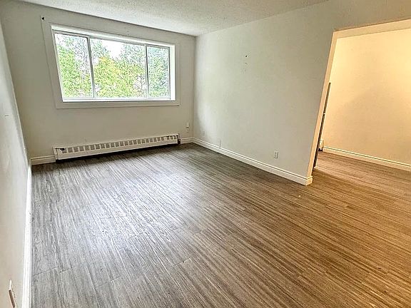 2nd image of 206 Queen St #16