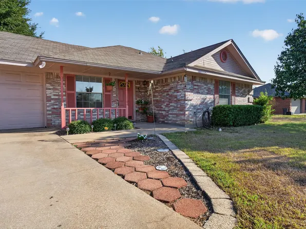 711 Plum St, Joshua, TX 76058