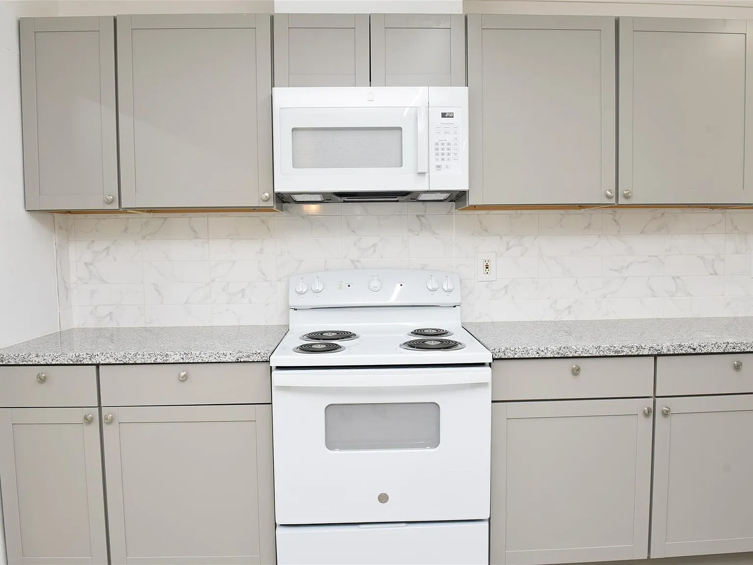 3 bed, 2.0 bath, 1762 sqft, $1,900 — Photo 3