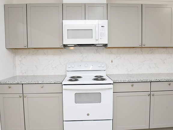 3rd image of 6414 Grape St