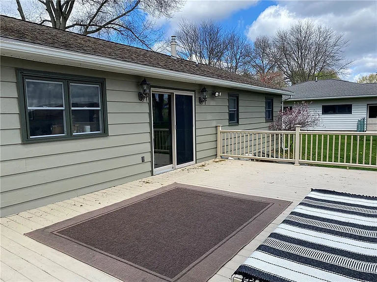 33 Suburban Dr — Photo 36
