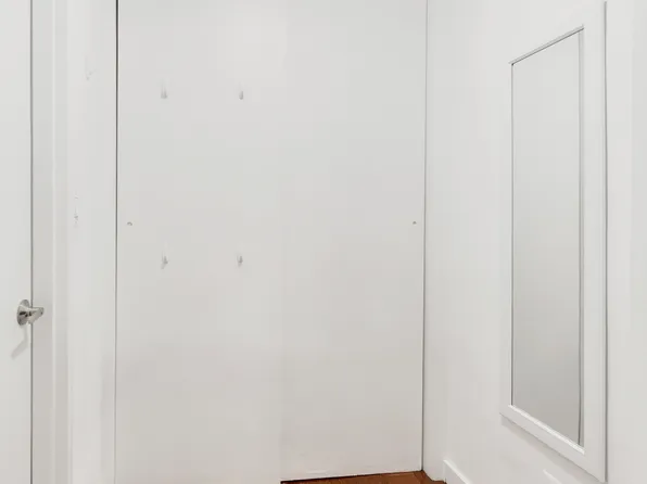 240 East 35th Street 5C image 9 of 9