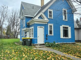 805 4th St SW, Willmar, MN 56201