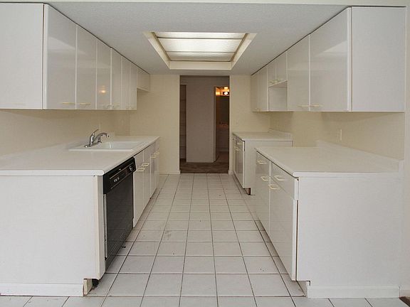 4th image of 121 Wellington Ct APT 3J