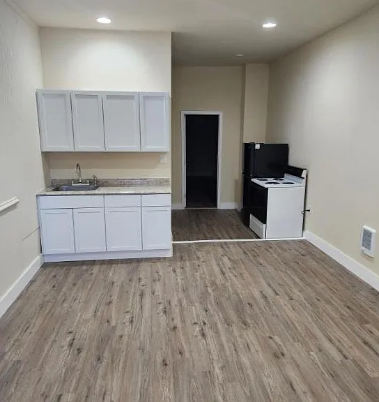 210 S Dunlop St — Photo 3