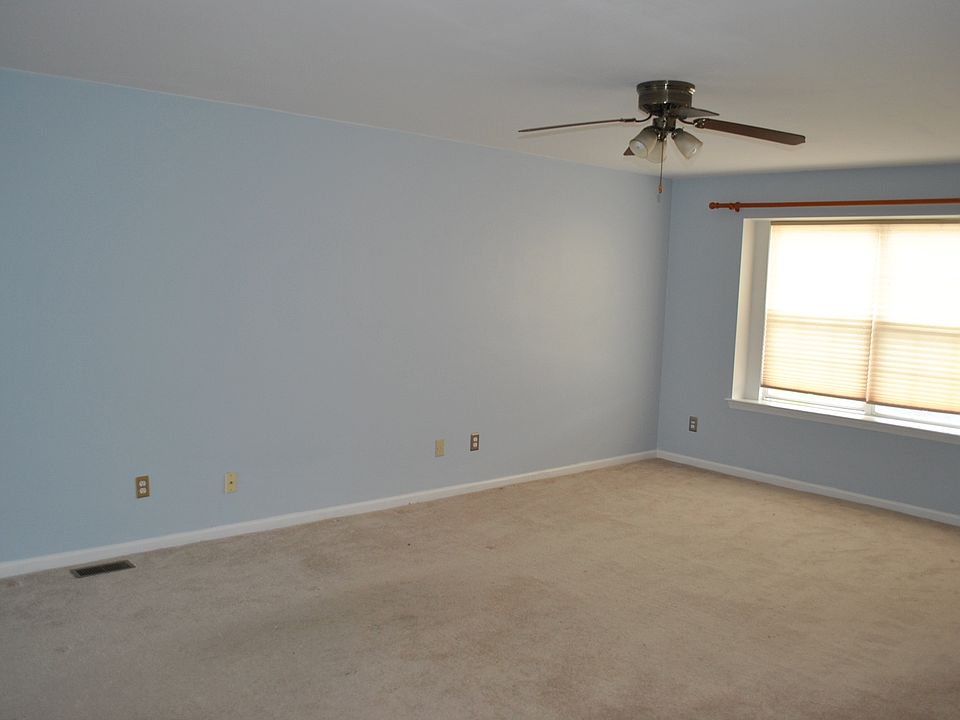 2nd image of 523 Sally Ln