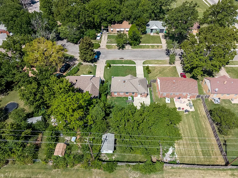 1712 N Belmont Ave — Photo 37